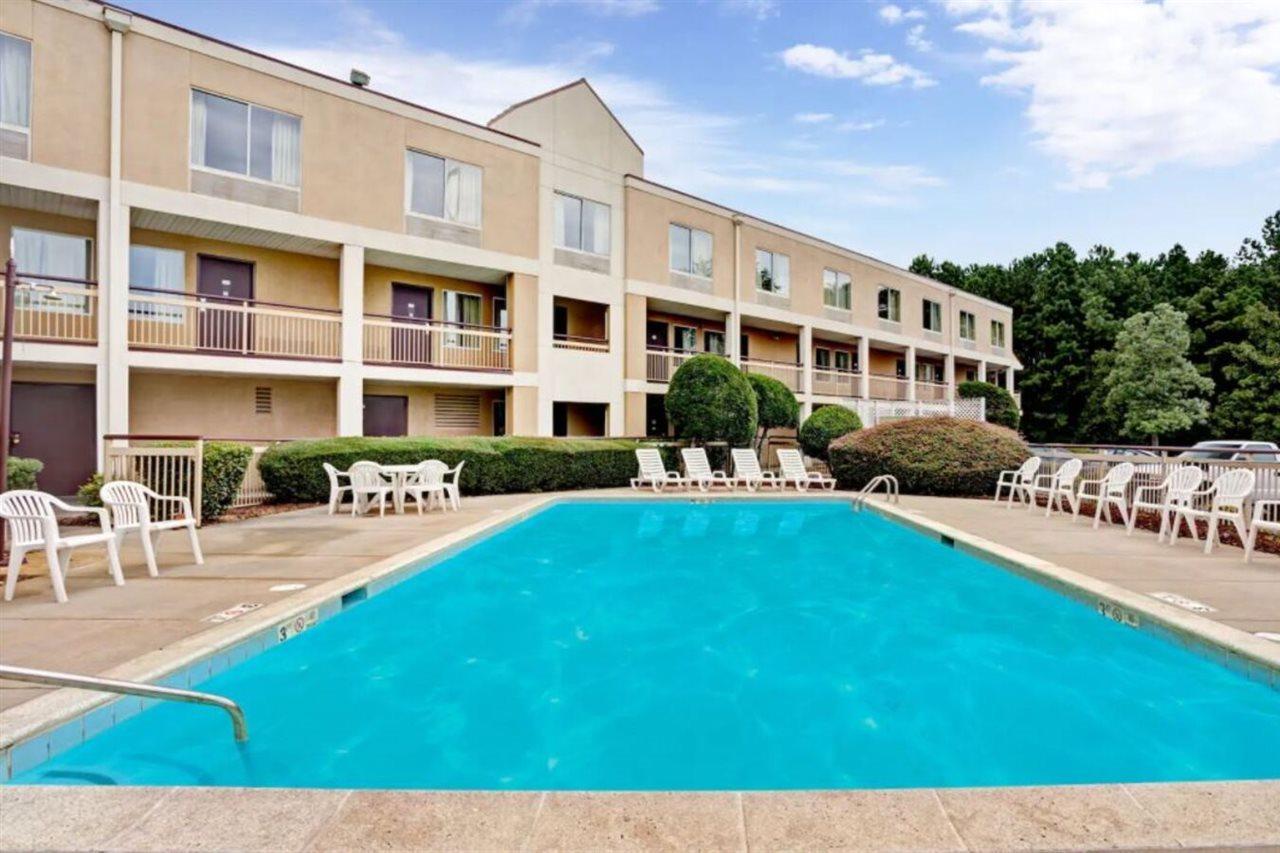 Days Inn By Wyndham Atlanta/Southlake/Morrow Bagian luar foto