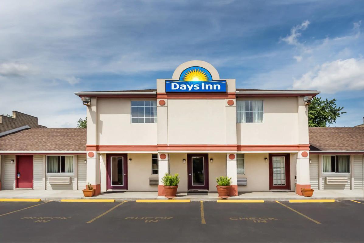 Days Inn By Wyndham Atlanta/Southlake/Morrow Bagian luar foto