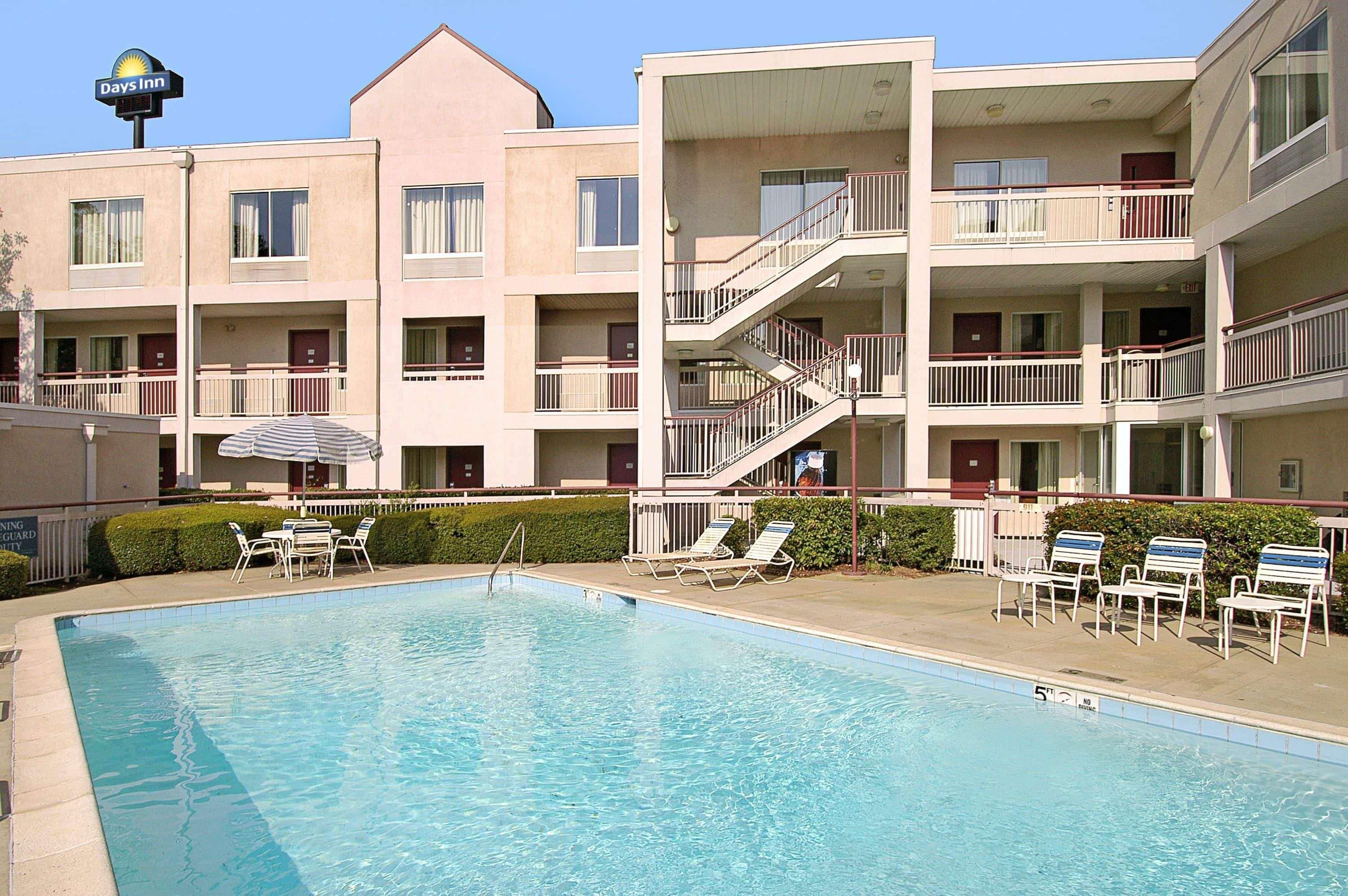 Days Inn By Wyndham Atlanta/Southlake/Morrow Bagian luar foto