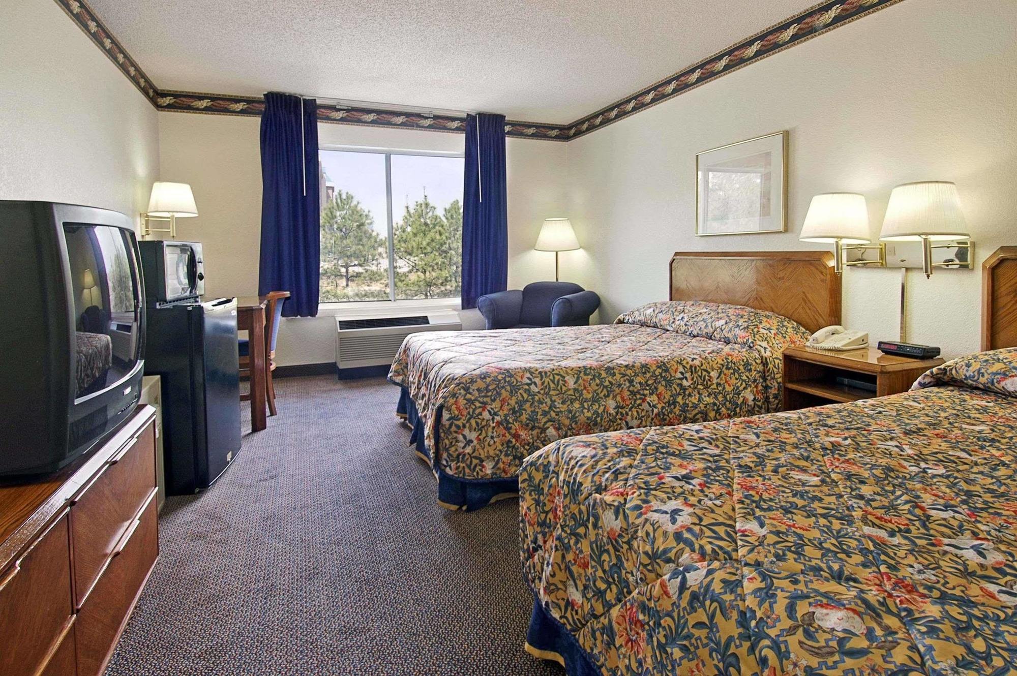Days Inn By Wyndham Atlanta/Southlake/Morrow Bagian luar foto