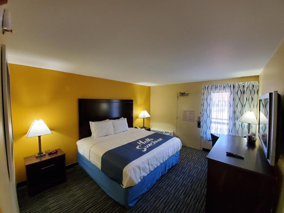 Days Inn By Wyndham Atlanta/Southlake/Morrow Bagian luar foto