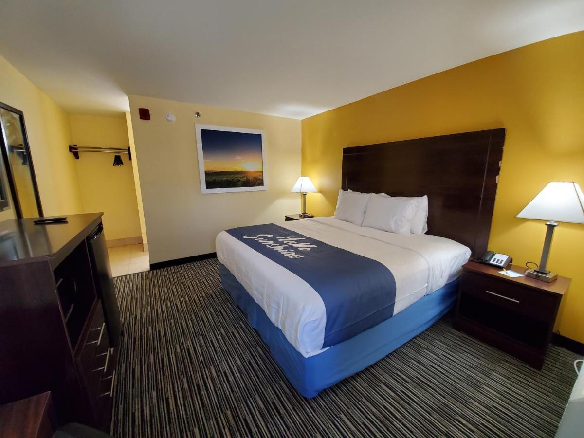 Days Inn By Wyndham Atlanta/Southlake/Morrow Bagian luar foto