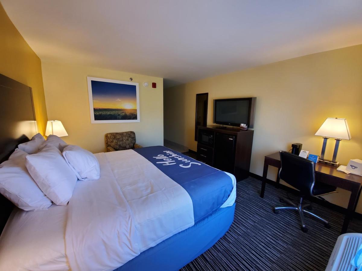 Days Inn By Wyndham Atlanta/Southlake/Morrow Bagian luar foto